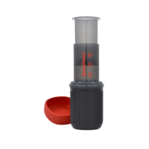 Kompaktna aeropresa za kafe AeroPress Go s chasha i dyrzhach za filtri